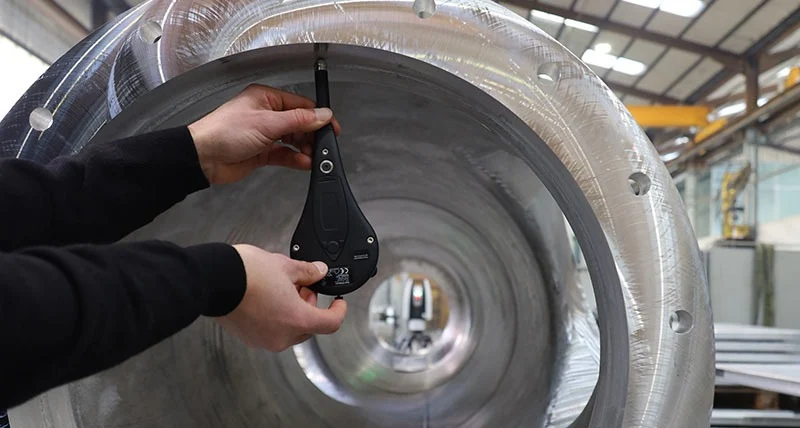 Leica B-Probe Plus Hidden-Point Measurement Operator using the Leica B-Probe Plus to measure a machined metal component