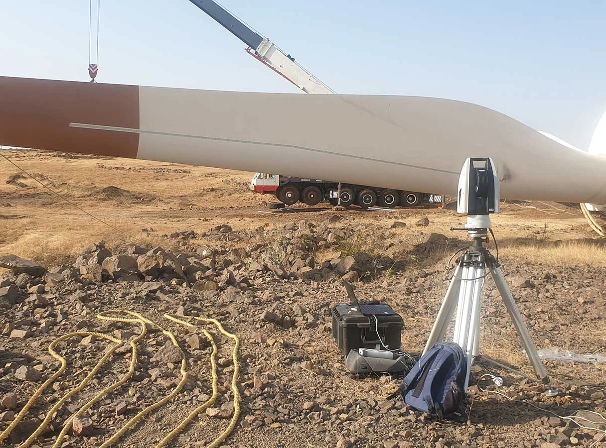 Leica ATS600 Large-Part and Surface Inspection Leica Absolute Tracker ATS600 set up for contactless inspection of a large wind turbine blade
