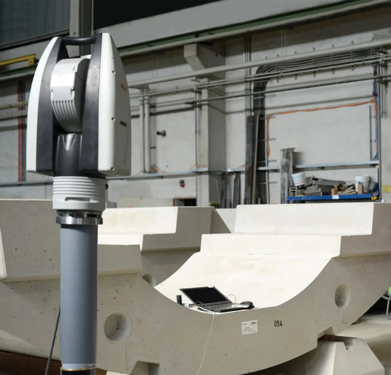 Leica Absolute Tracker AT960 Industrial Measurement Leica Absolute Tracker AT960 for dimensional measurement of large components