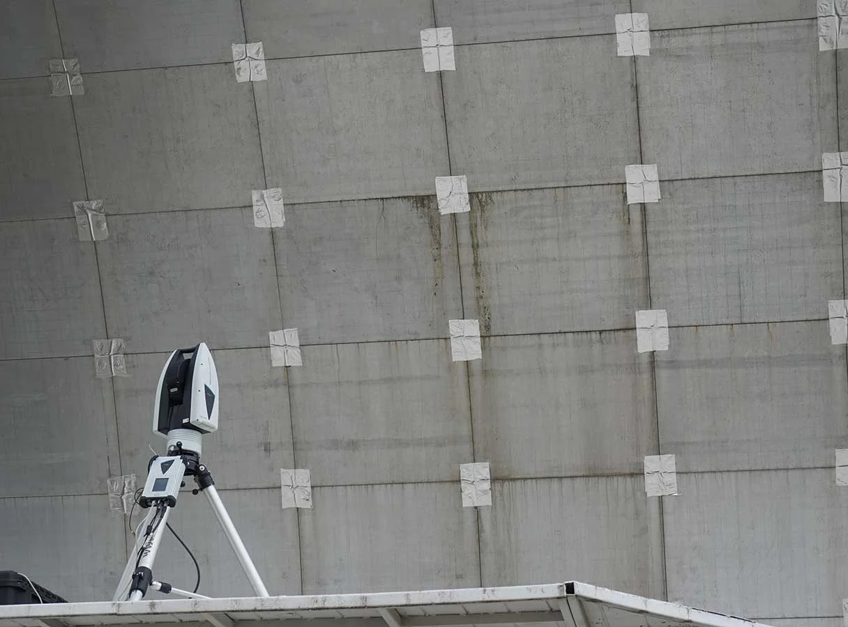 Leica ATS600 Large-Scale 3D Measurement Leica Absolute Tracker ATS600 set up for contactless scanning of a large concrete structure