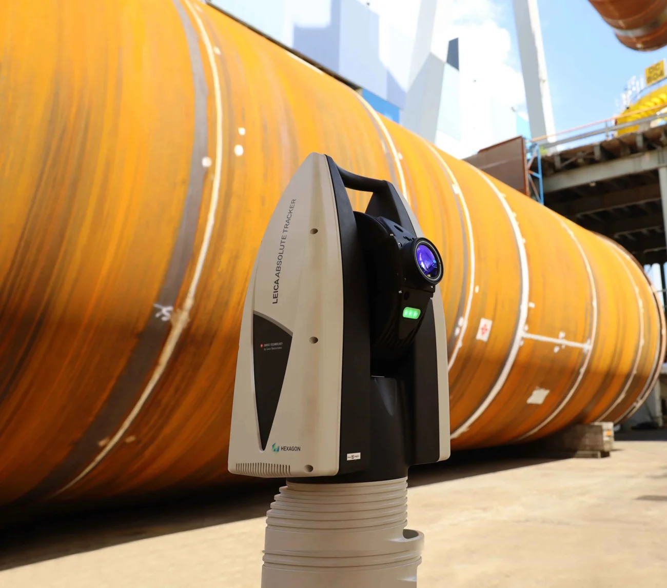 Leica Absolute Tracker ATS800 | Large-Scale Inspection Leica Absolute Tracker ATS800 for large-scale industrial inspection