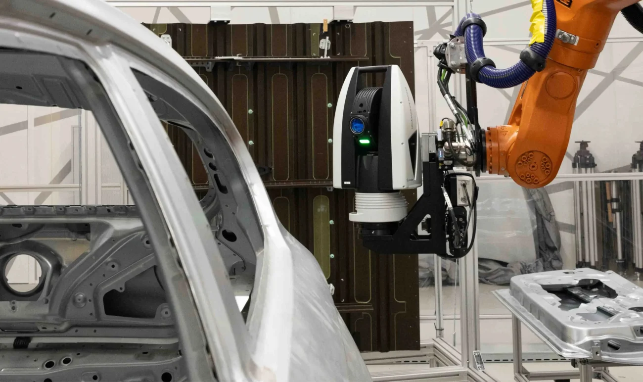 Leica Absolute Tracker ATS800 in automated automotive inspection