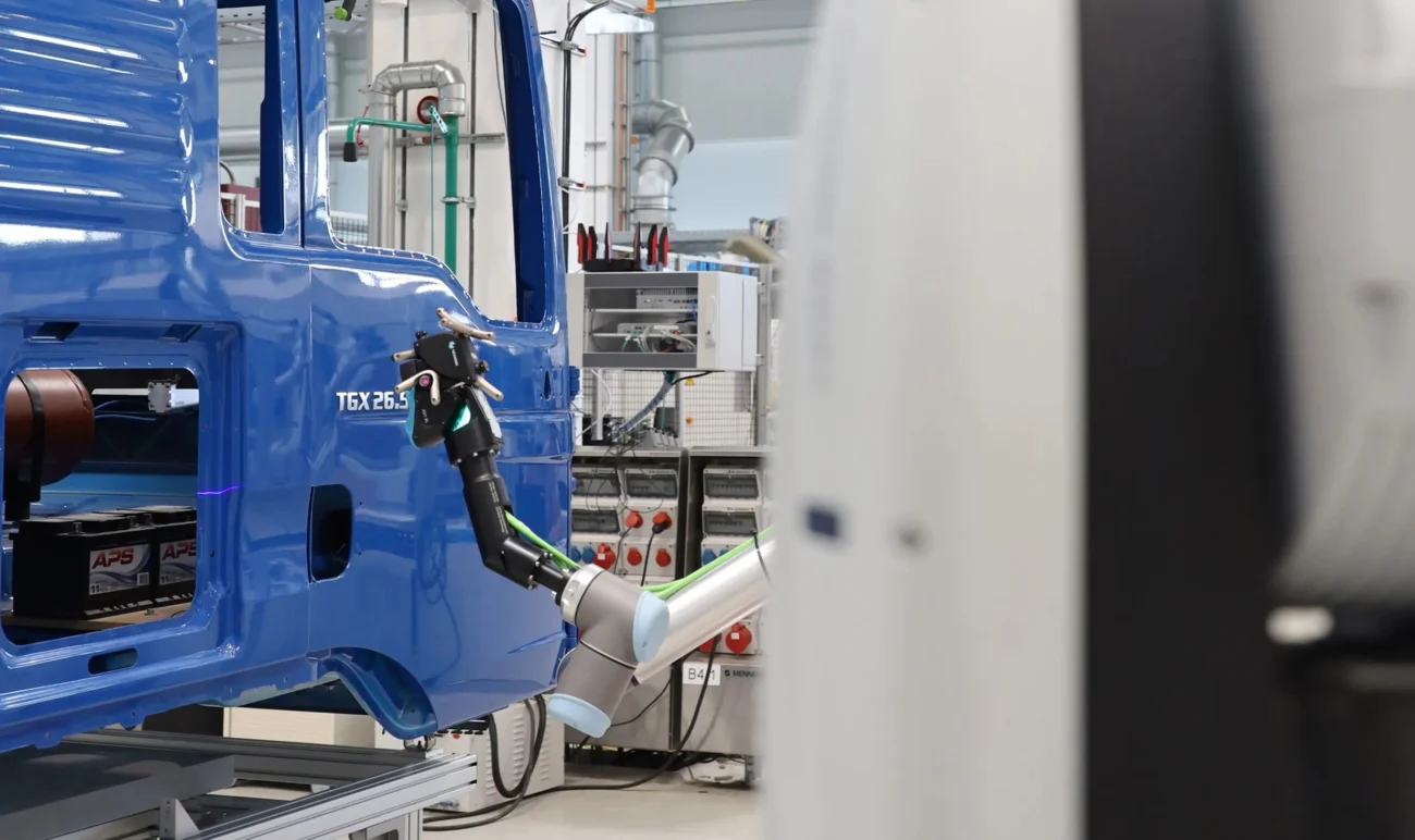 Leica Absolute Tracker AT960 for precise 3D measurement of aerospace structures