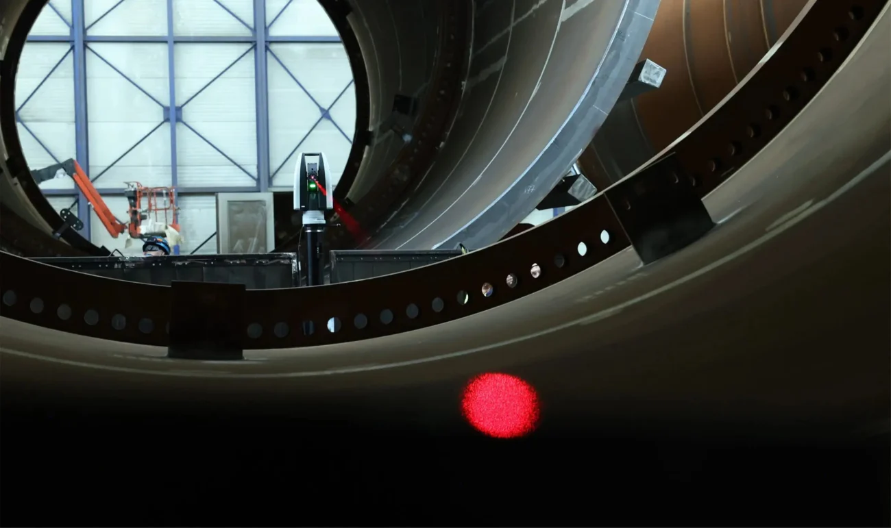 Contactless measurement point on a large industrial structure with Leica ATS800